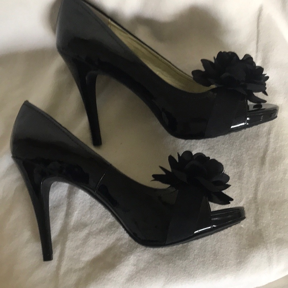 Carlos Santana Black Patent Pep Toe Stiletto Cupcake 8 NEW